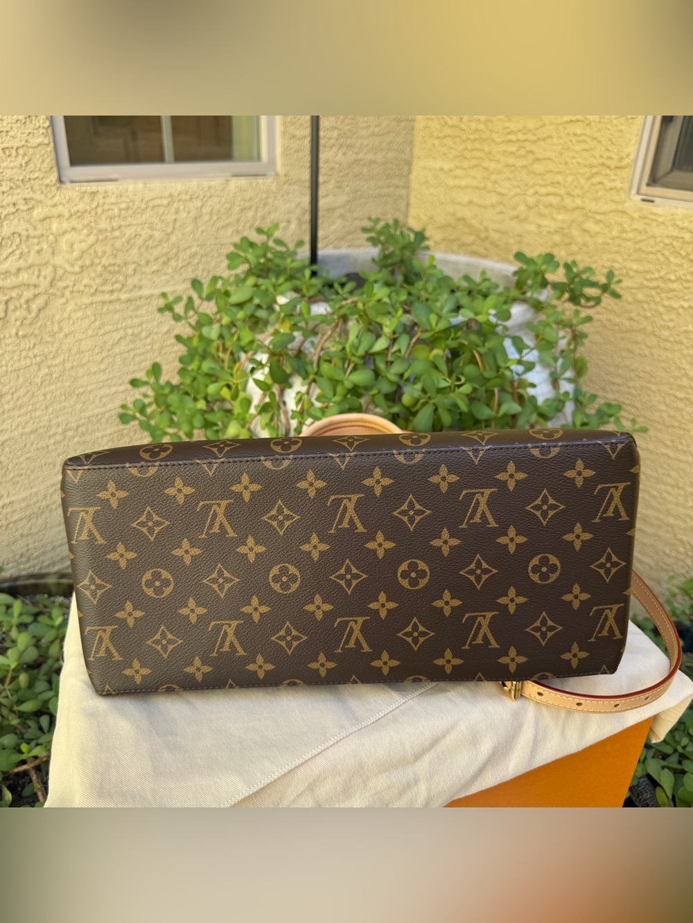 Louis Vuitton Monogram Grand Palais Tote - Picture 10 of 16